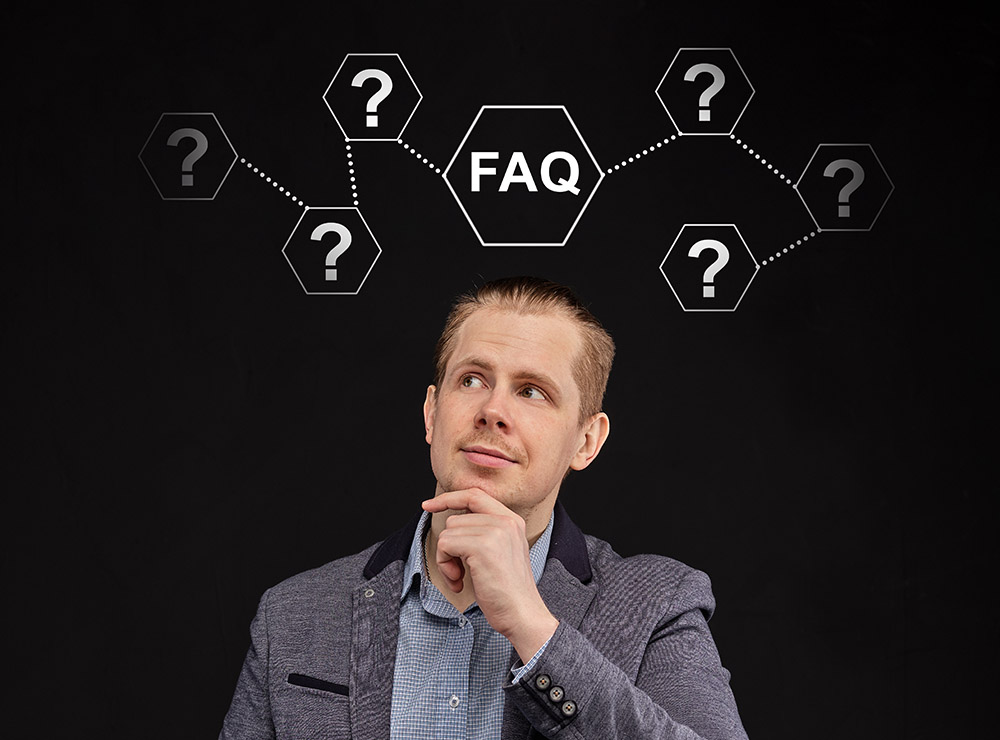 答えと質問 FAQ のコンセプトで、男性の上にアイコンが表示されます。閉じる。